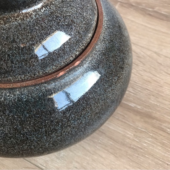 Vintage Signed Pottery bowl with lid glazed cookie jar - Picture 3 of 6